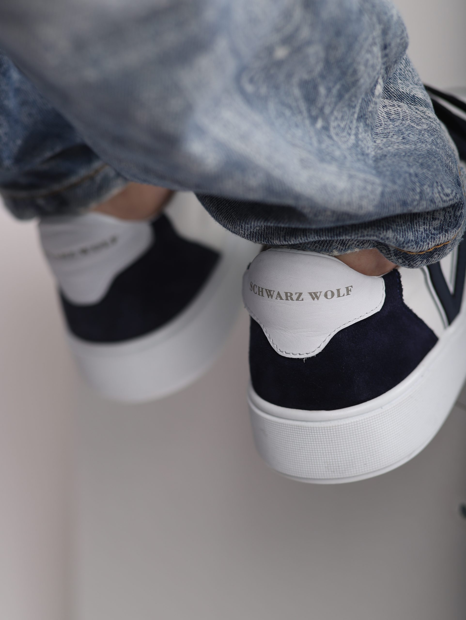 Blau-weiße Freizeitschuhe mit TPU-Sohle – Image 7